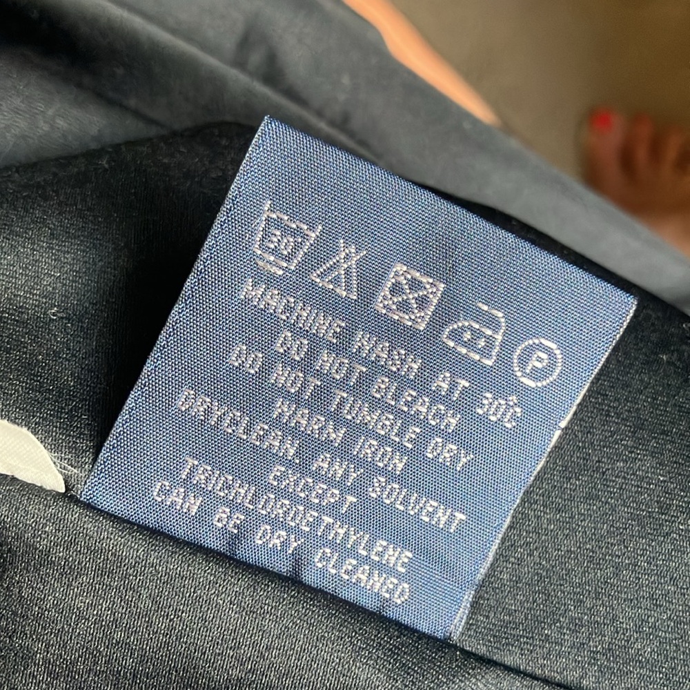 Burberry Women’s Golf Vest - Picture 9 of 10